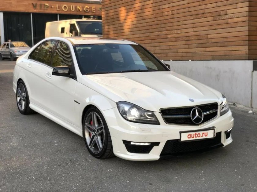 Mercedes-Benz w204 белый