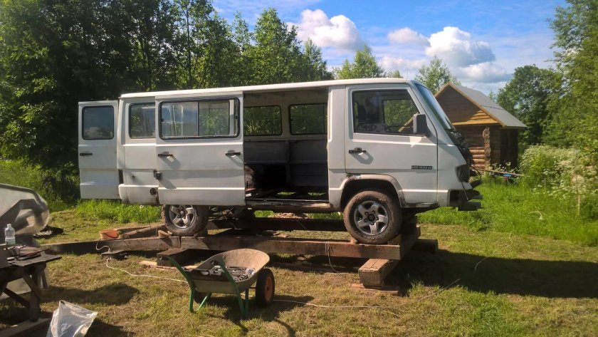 Мерседес МБ 100