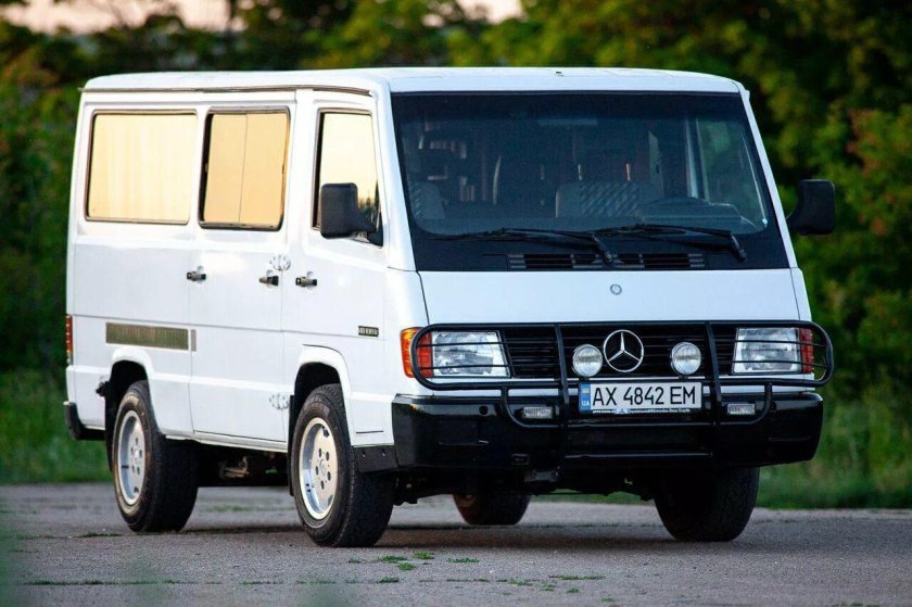 Мерседес Бенц МБ 100