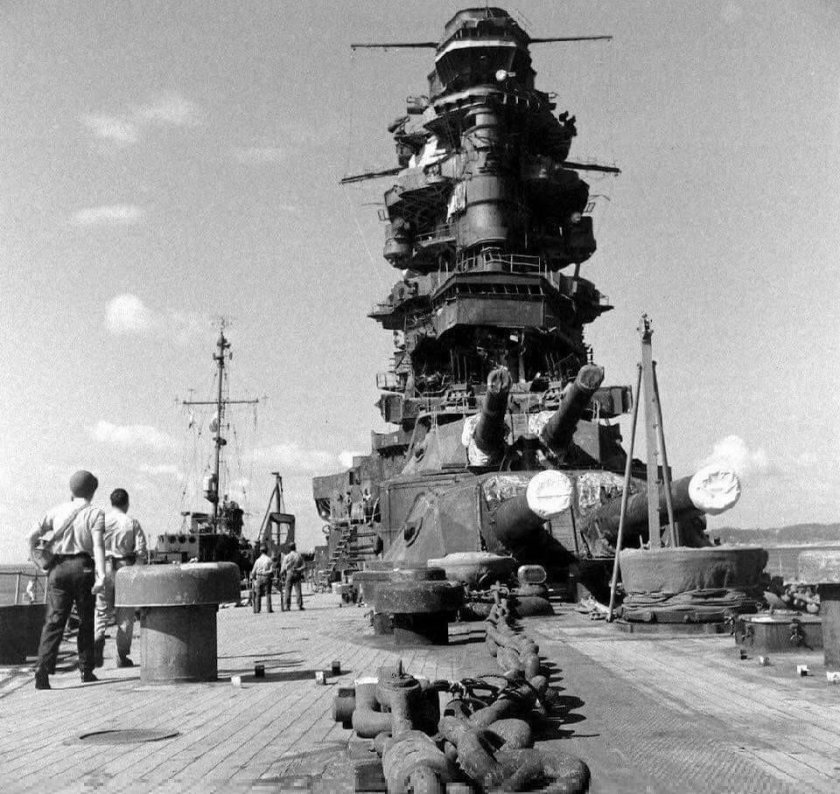 Линкор Нагато после атомного взрыва