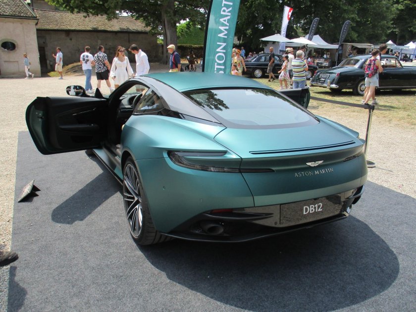 Aston Martin Vantage 2021