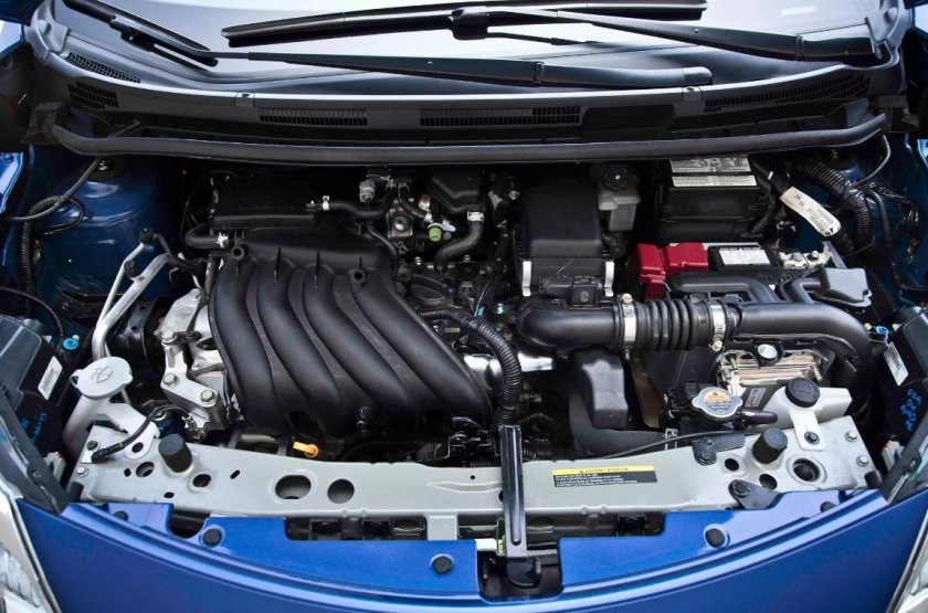 Моторный отсек Ниссан ноут 1.6