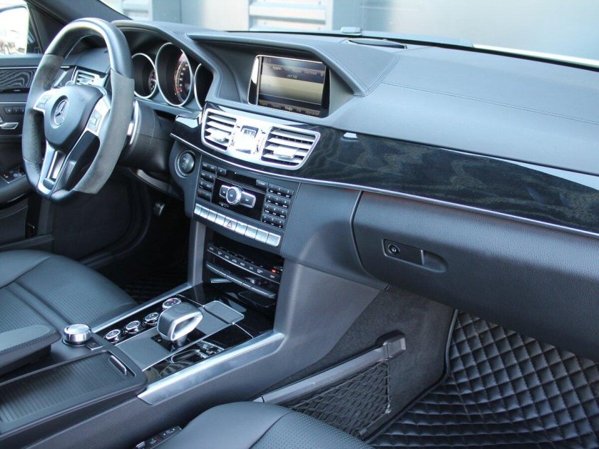 Мерседес 212 Рестайлинг АМГ салон