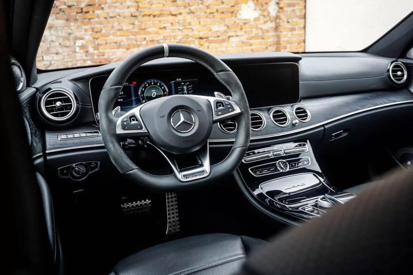 E63s AMG салон