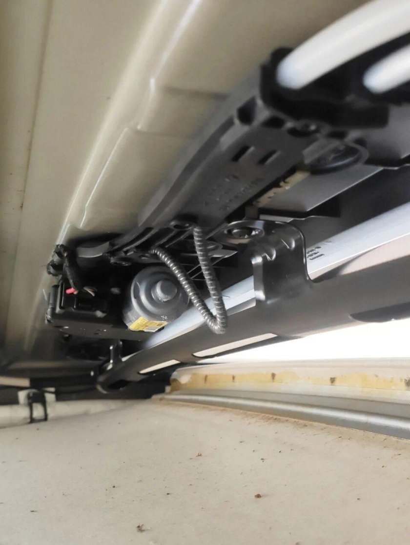 Шторка панорамы Туарег