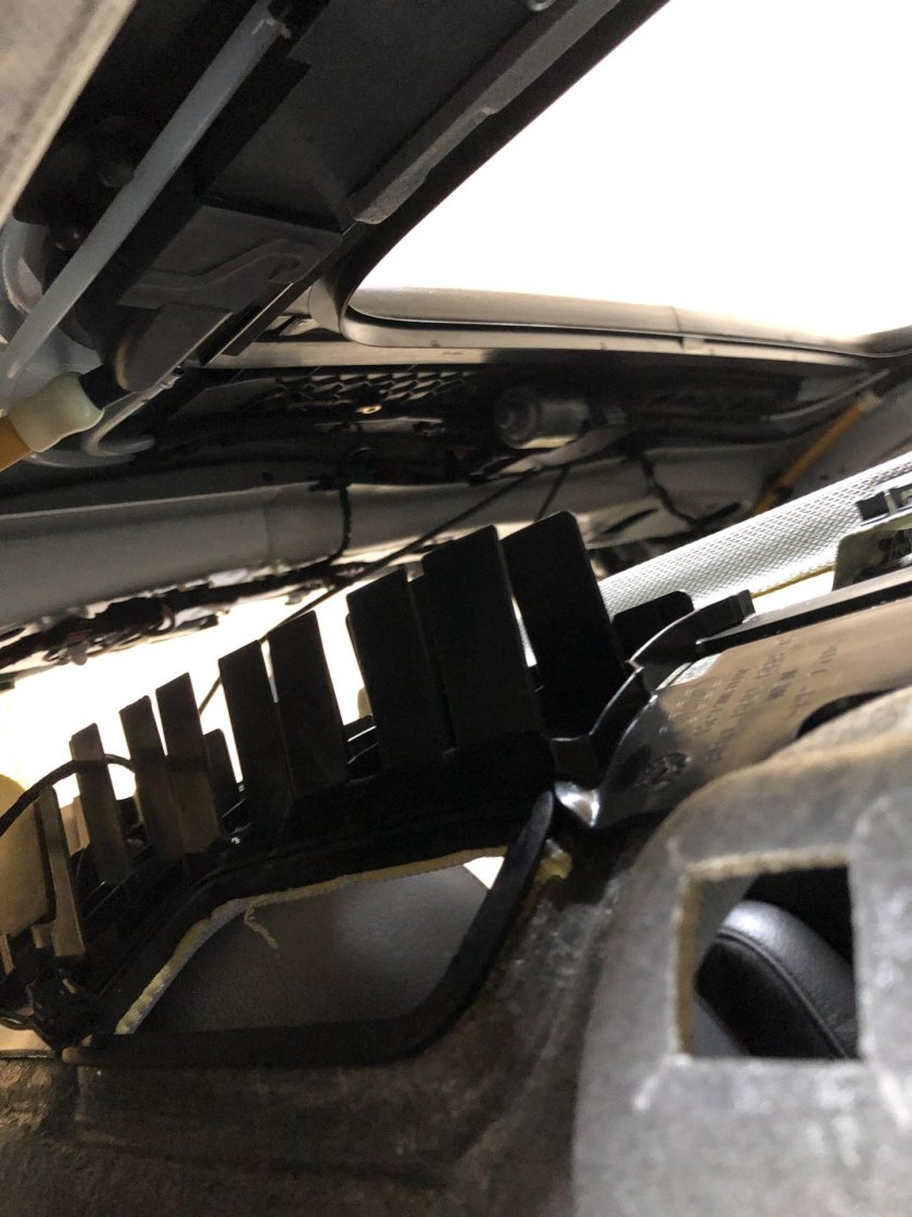 Трубка слива панорамной крыши