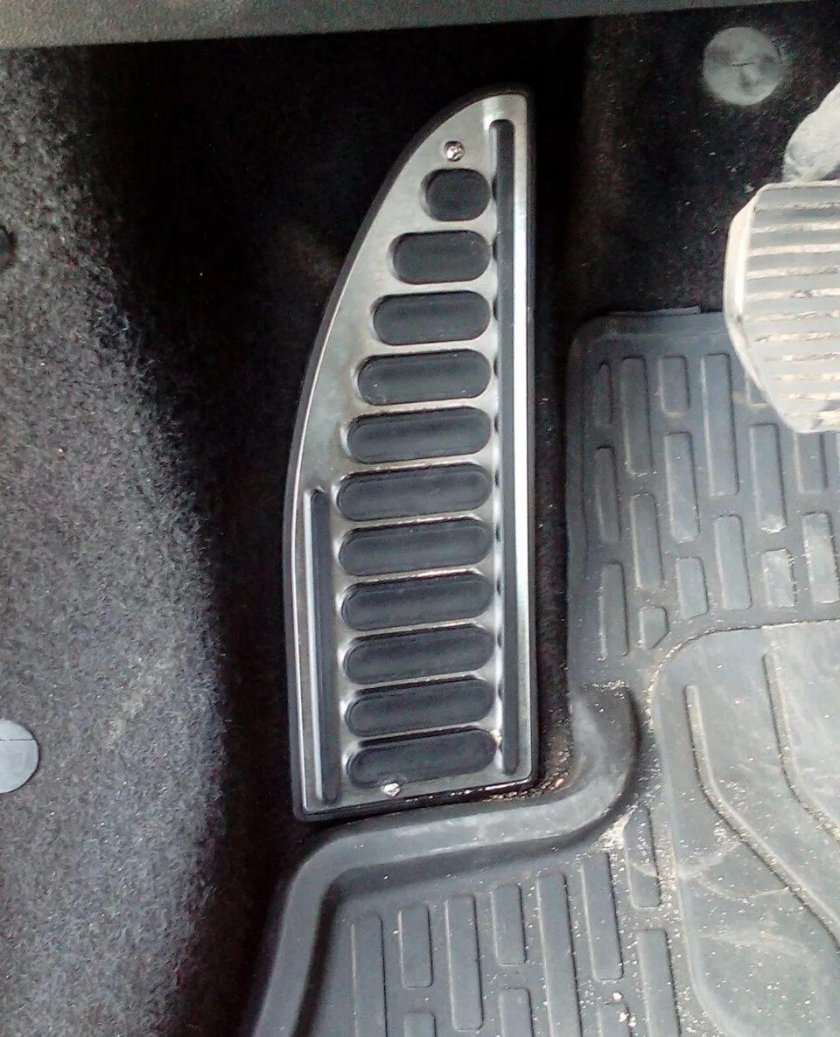 Подножка пластмассовая под левую ногу Пежо 406