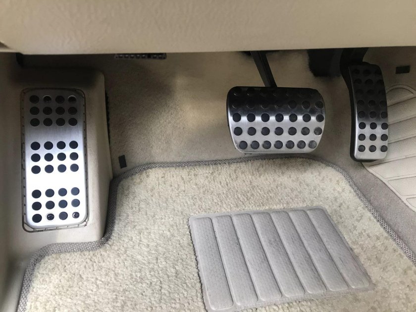 Накладка на упор для левой ноги Камри