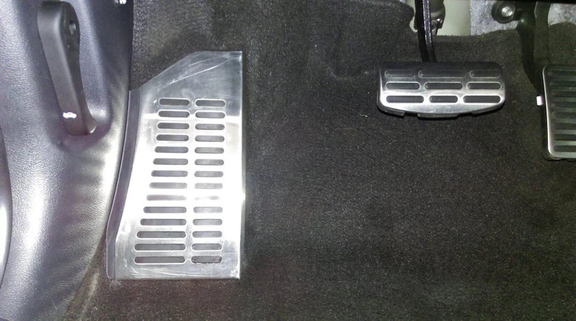 Площадка отдыха левой ноги Kia Cerato 3