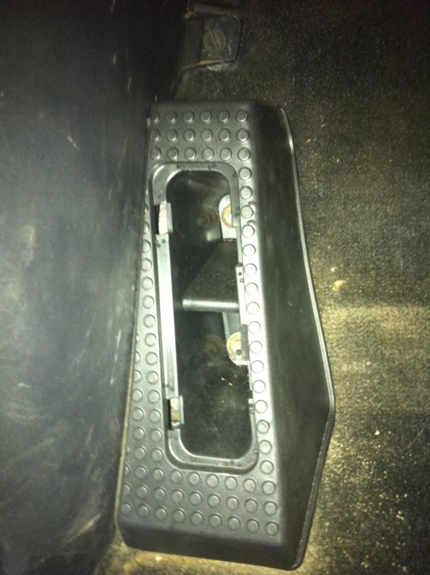 Упор для левой ноги Паджеро 4