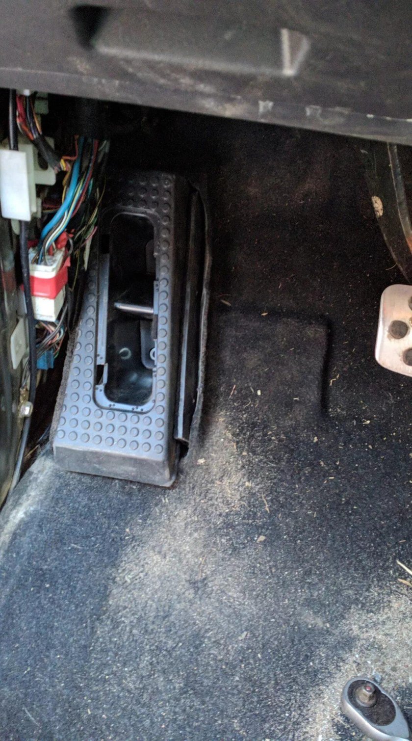 Упор для левой ноги Паджеро 4