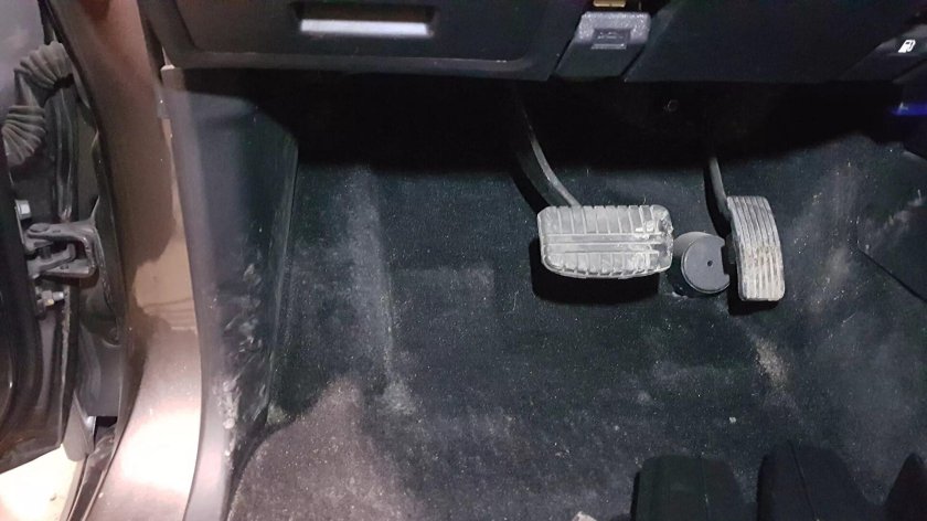 Упор для левой ноги Паджеро 4