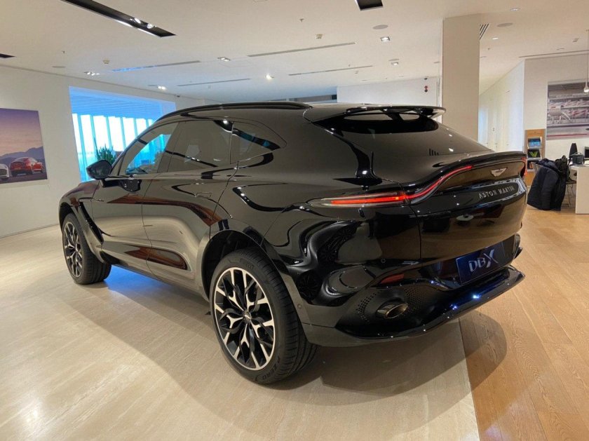 Астон Мартин кроссовер 2021