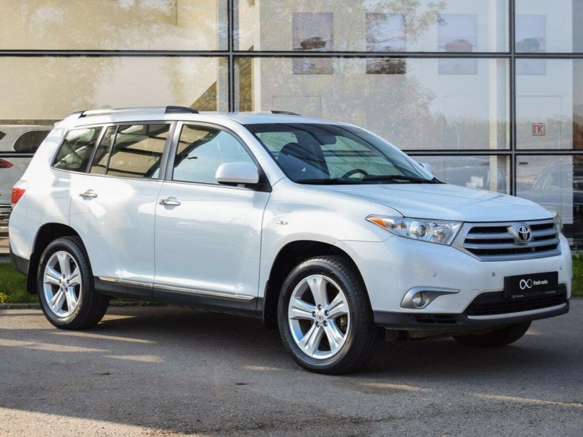Тойота Аутлендер 2014