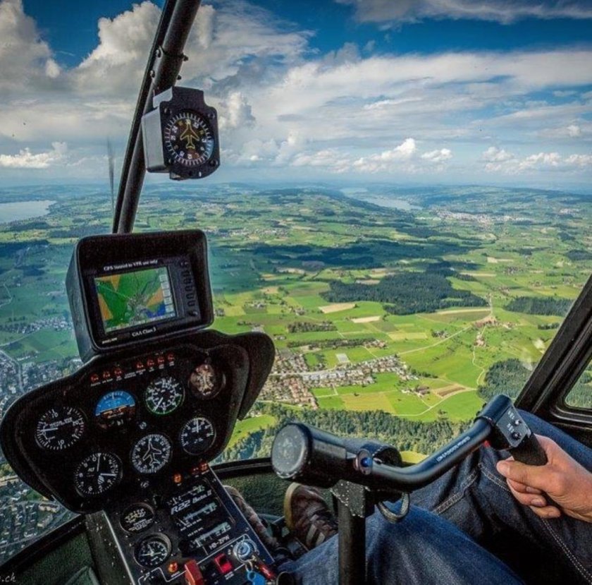 Кабина вертолета Robinson r44