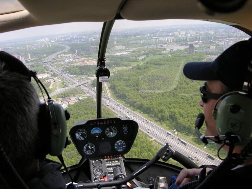 Кабина вертолета Robinson r44