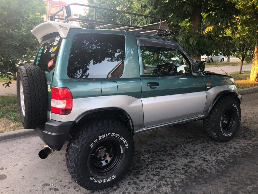 Mitsubishi Pajero io 1998