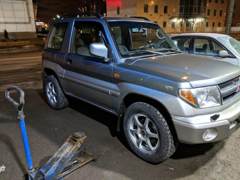 Митсубиси Паджеро Пинин