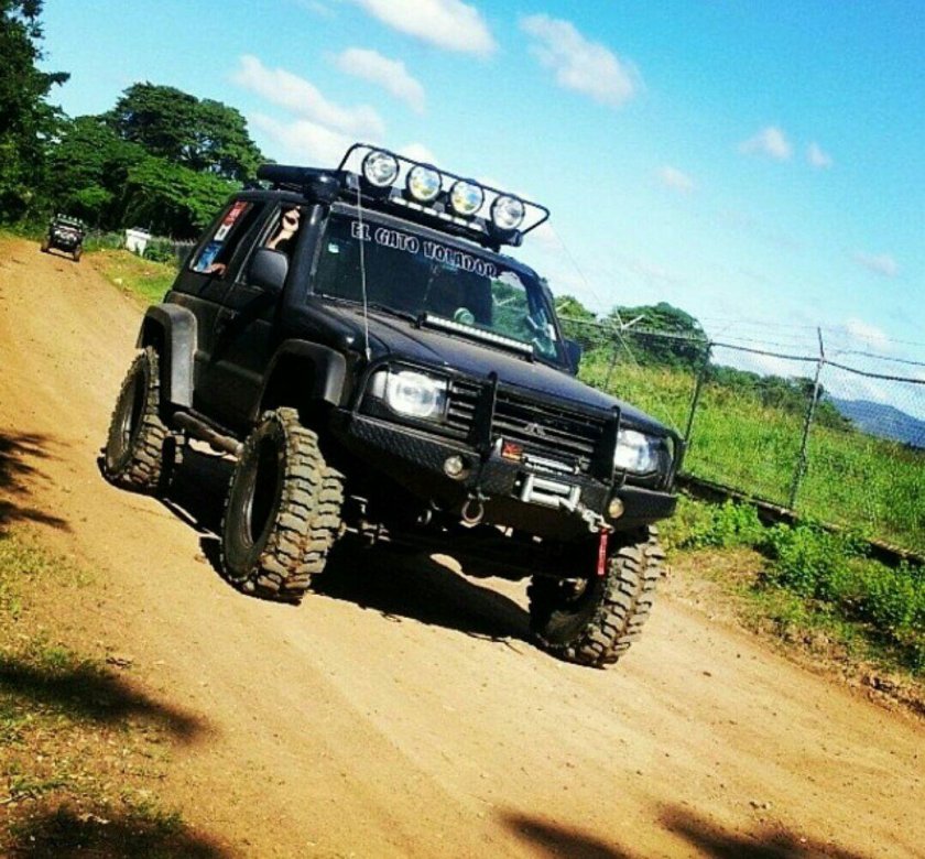 Mitsubishi Pajero оффроуд