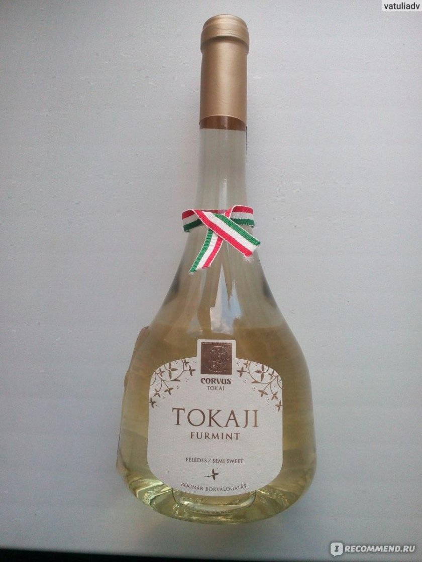 Вино Токай белое полусладкое