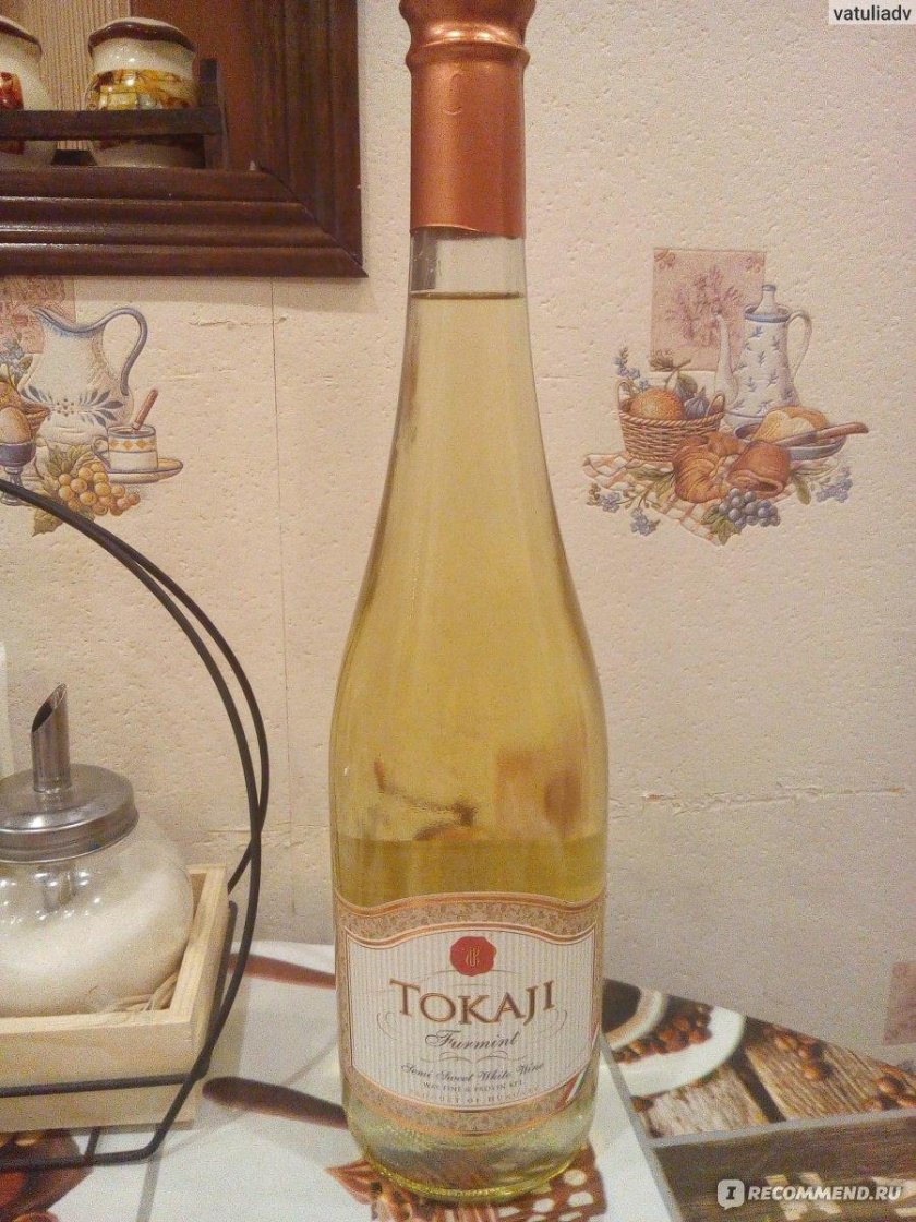 Вино Токай белое полусладкое