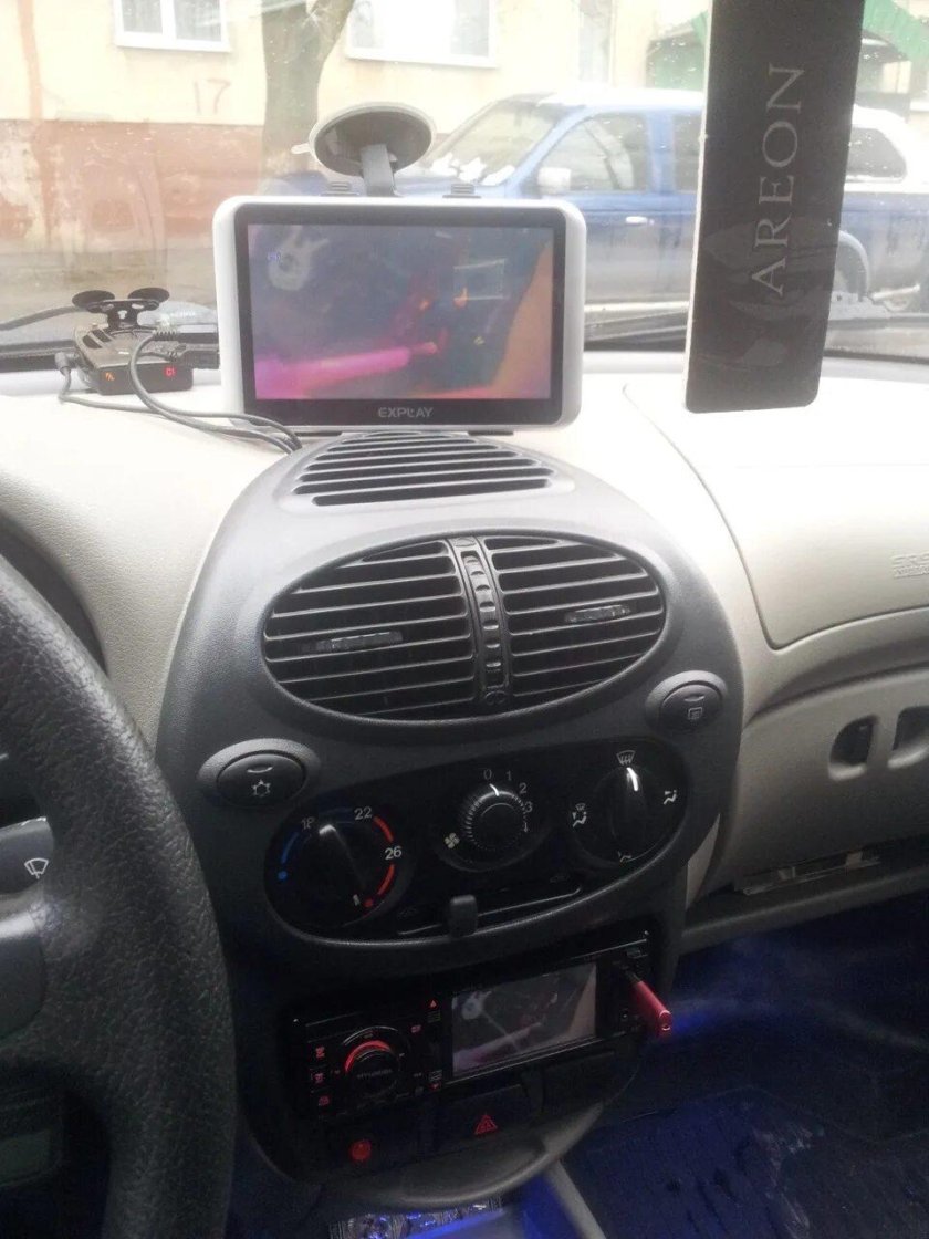 Магнитола с экраном Лада Калина 1