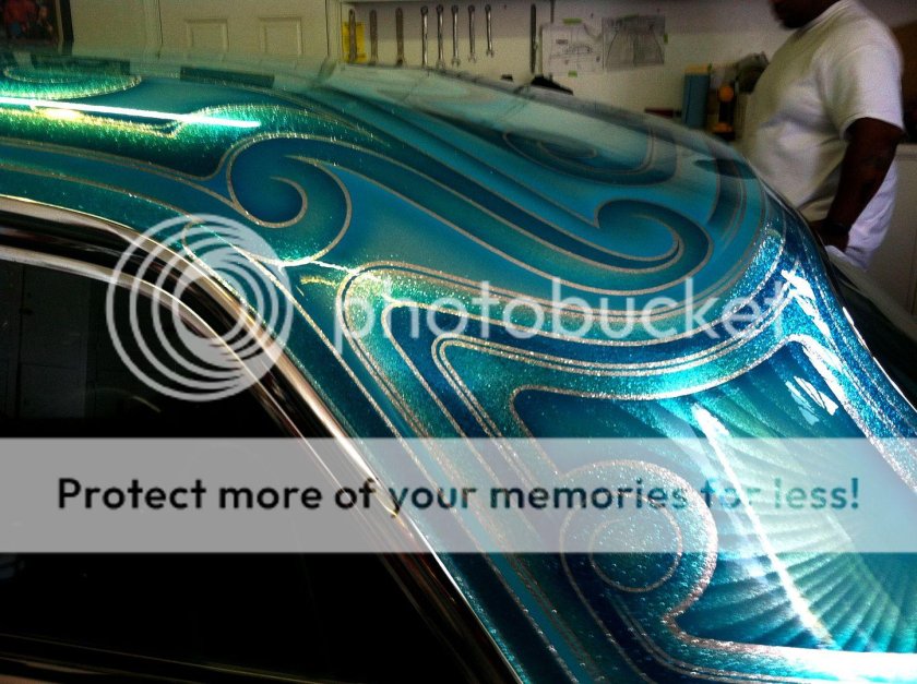 Аэрография на синей машине