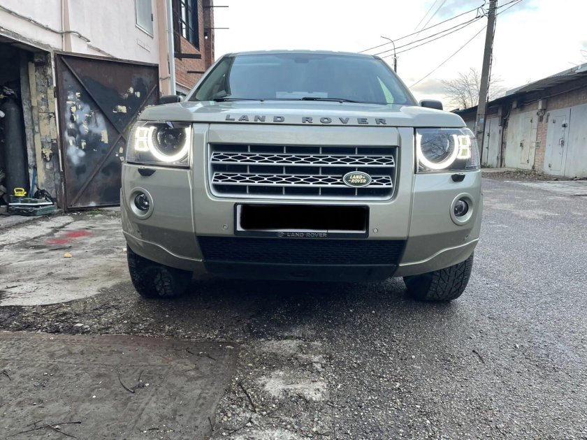 Фары в стиле Дефендер на Фрилендер 2