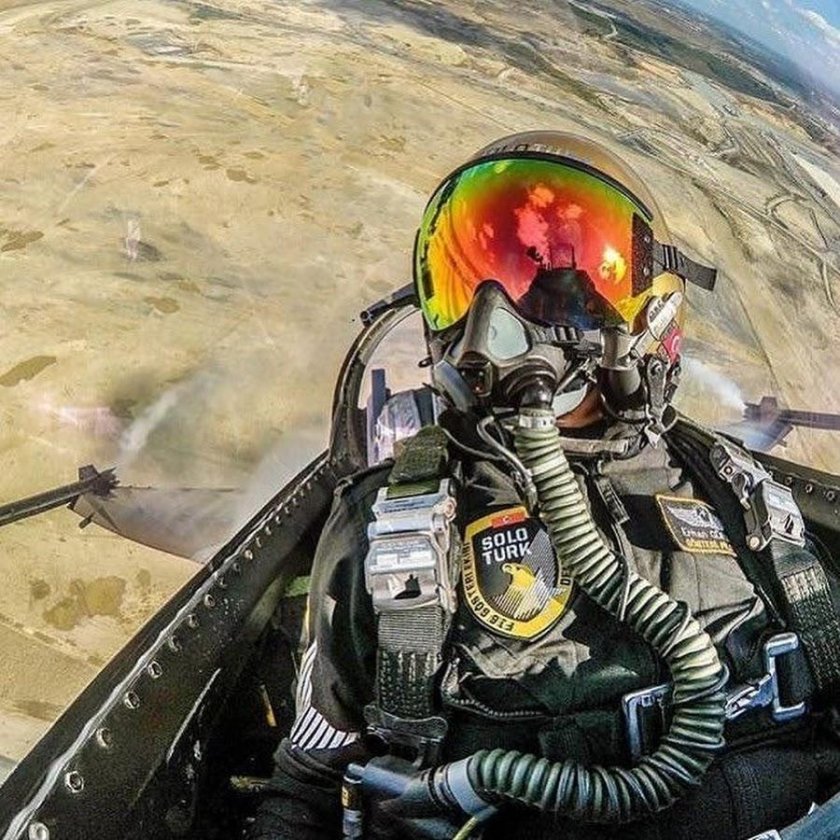 Шлем пилота истребителя