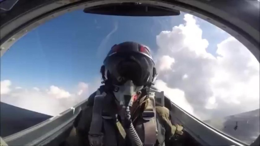 Пилот истребителя