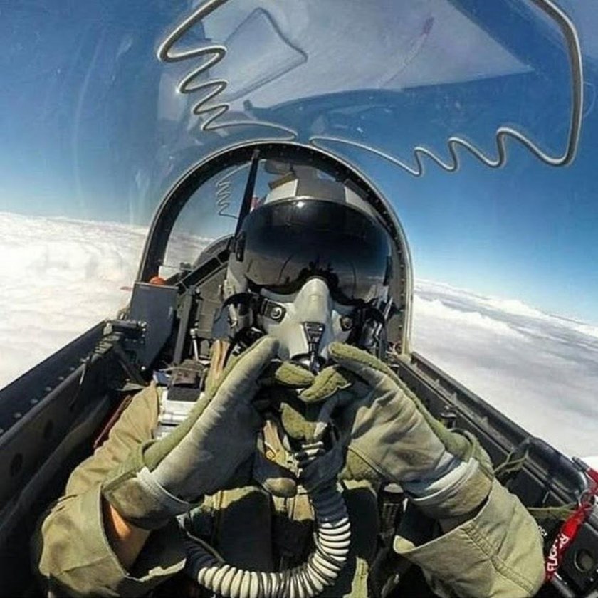 Пилот истребителя