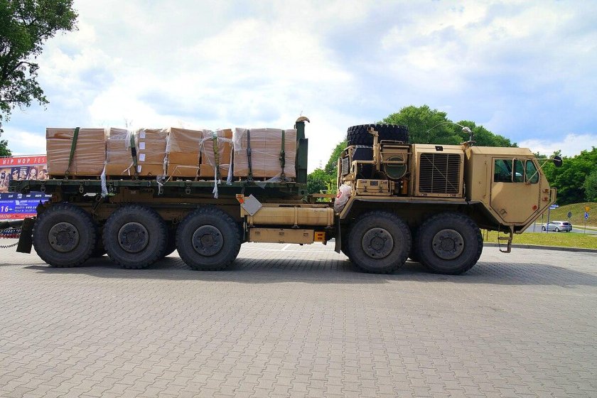 Грузовик Oshkosh m1070