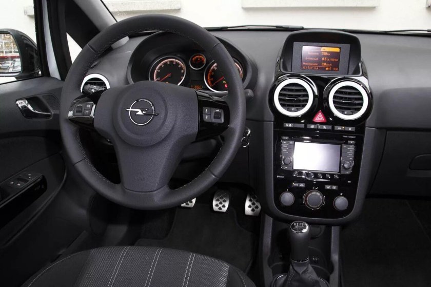 Опель Корса д 1.2 салон