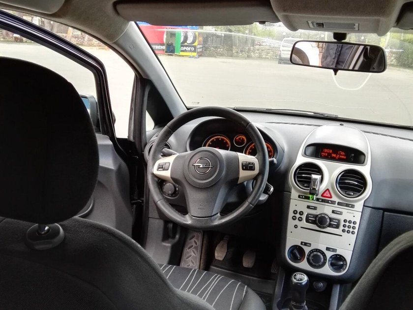 Корса 1.4 Опель 2008 салон