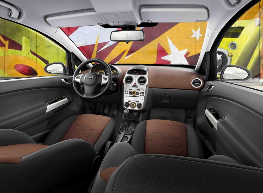 Опель Корса 2008 внутри