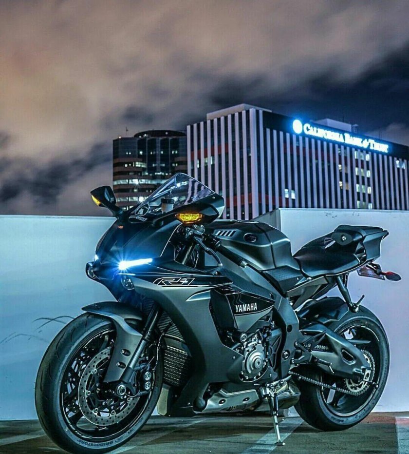Yamaha r8