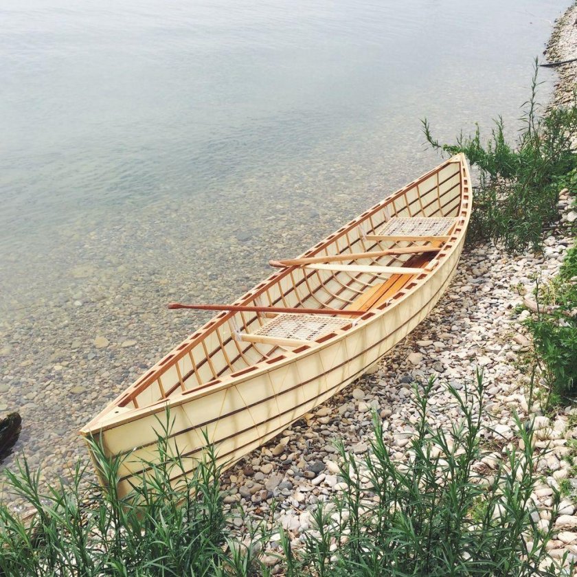 Лодка деревянная