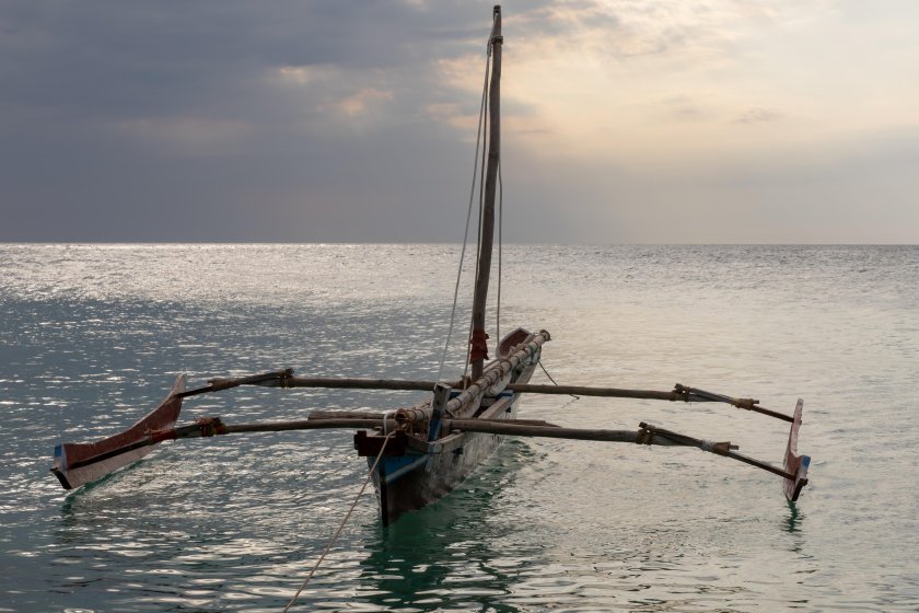 Каноэ с аутригером