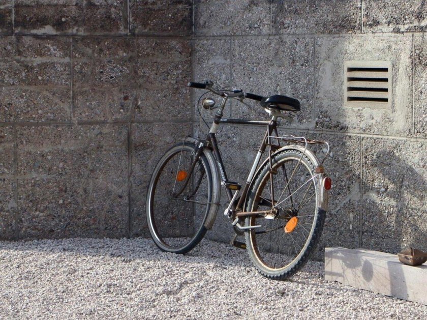 Велосипед на стене