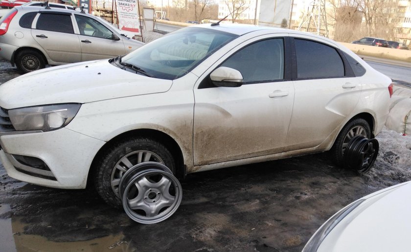 Лада Веста св на дисках р16