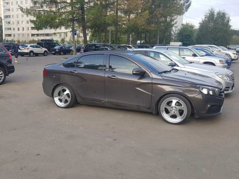 Лада Веста на 18 дисках