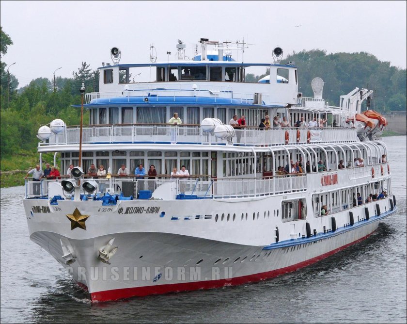 Т/Х Жолио Кюри