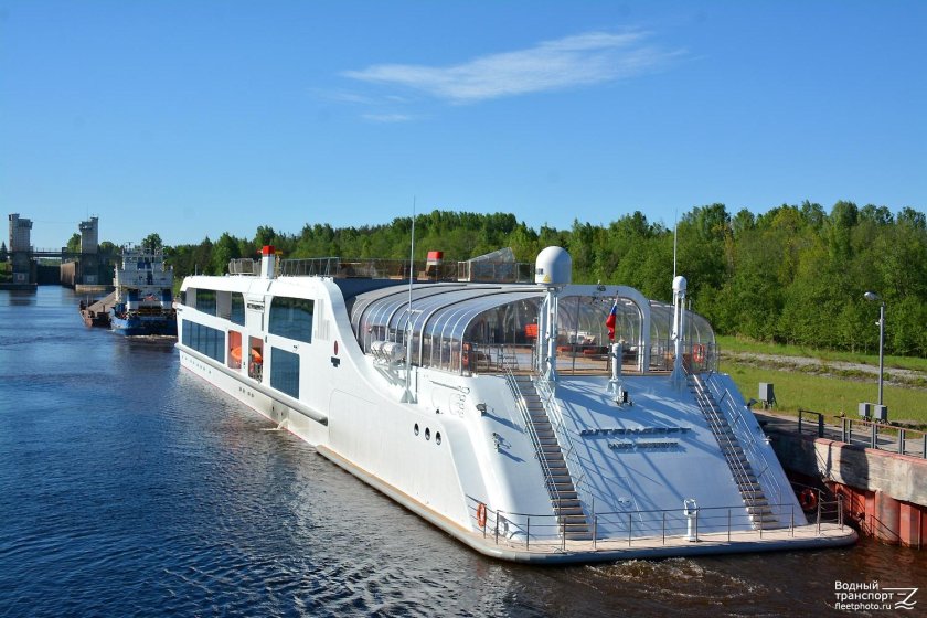 Круизный теплоход Штандарт Санкт-Петербург