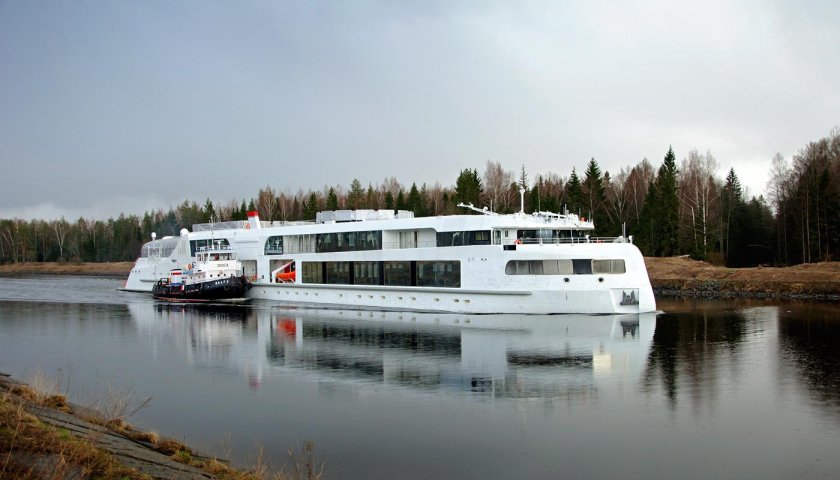 Речной теплоход Мустай Карим