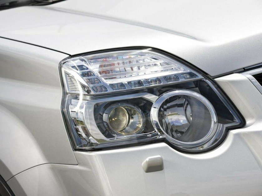 Фара Nissan x-Trail t31