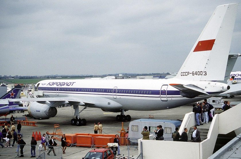 Ту-204 пассажирский самолёт