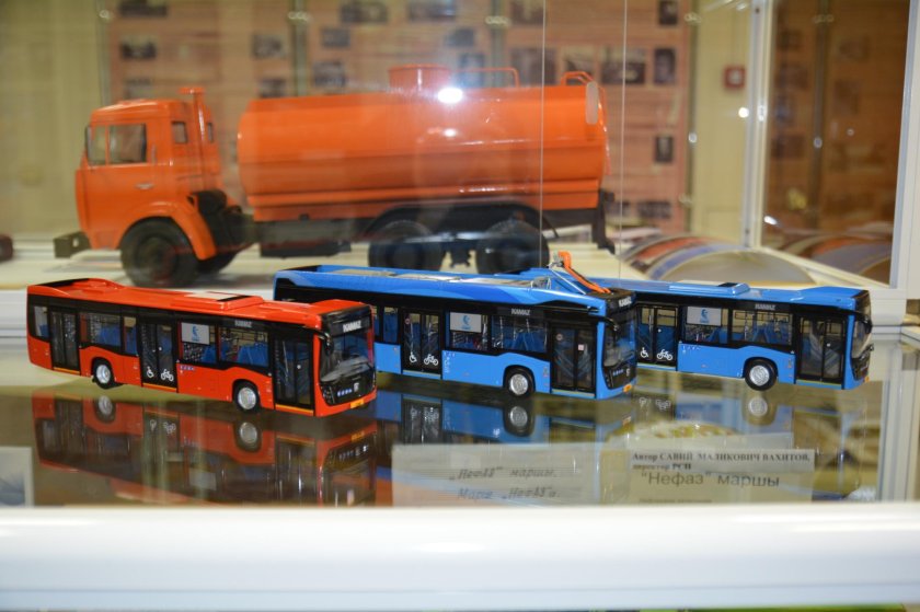 НЕФАЗ заднее стекло