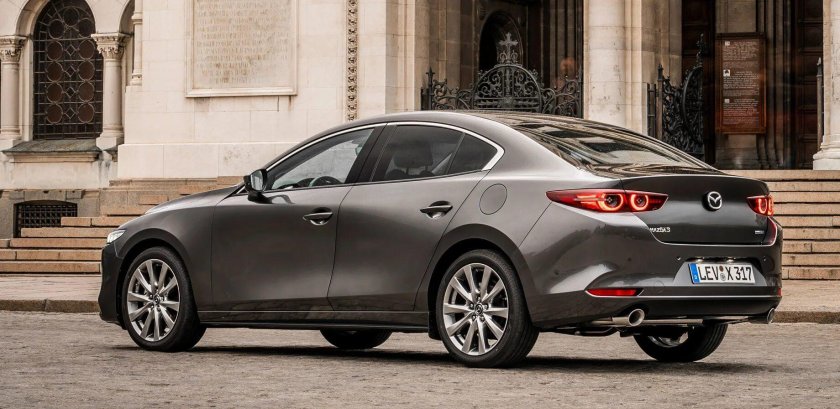 Мазда 3 2022 седан
