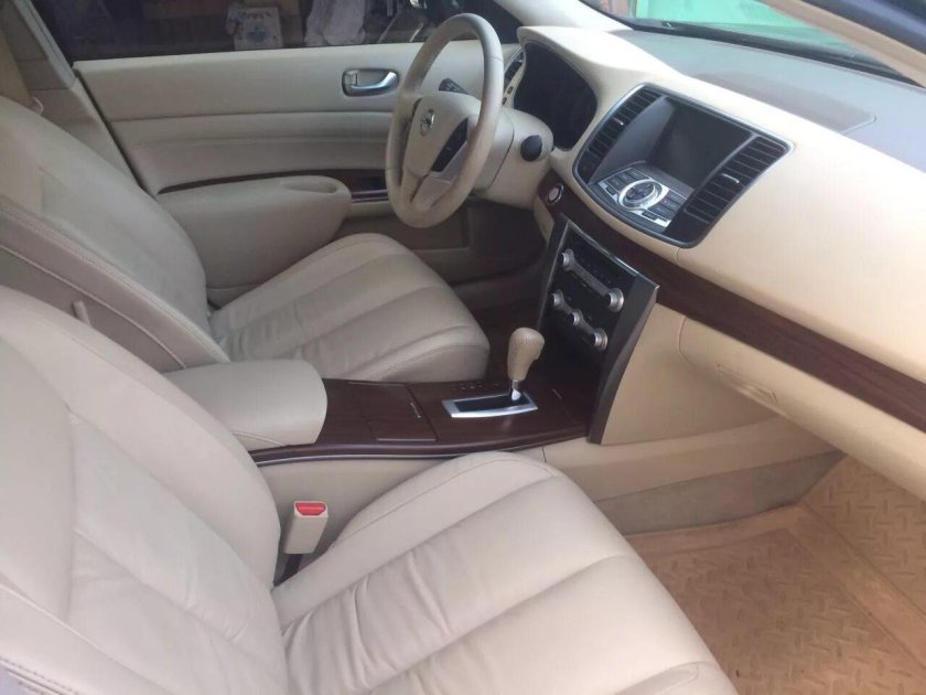 Ниссан Теана j32 светлый салон