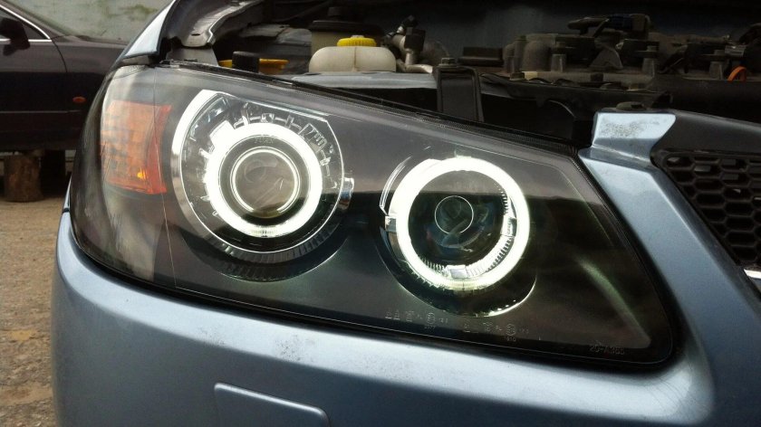 Nissan Almera n16 ангельские глазки